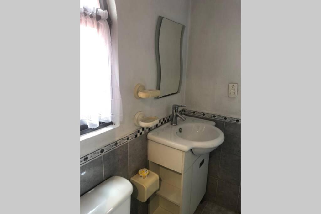 Amplia Habitacion Tipo Ejecutiva Con Bano Y Acceso Privados Toluca Kültér fotó